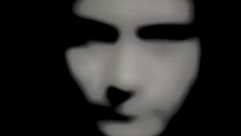 Puedo sentirlo correrse en el aire esta noche