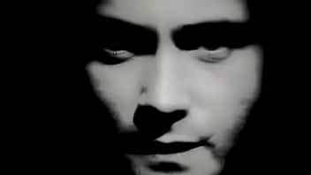 Puedo sentirlo correrse en el aire esta noche