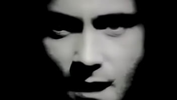 Puedo sentirlo correrse en el aire esta noche