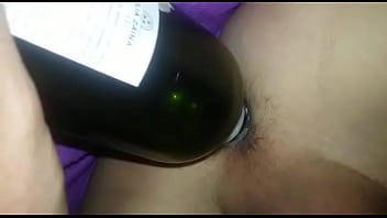 Masturbacion Con Una Botella thumbnail