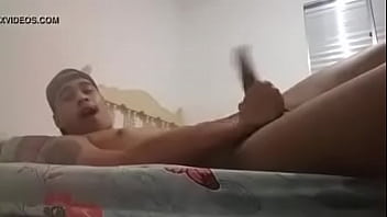 Pauzudo Gostoso Na Bronha Na Cama thumbnail