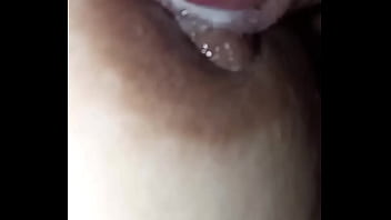 Capezzolo pieno di saliva e cappella