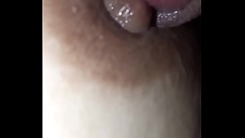 Capezzolo pieno di saliva e cappella