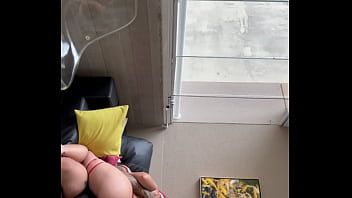 Chupando assim nem parece que gosta sò de buceta essa lesbica gulosa