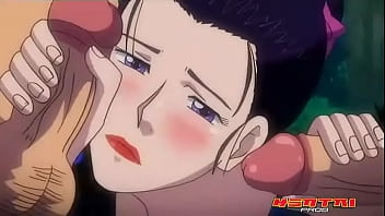 Tía disfruta de tres vergas mientras su sobrino la observa