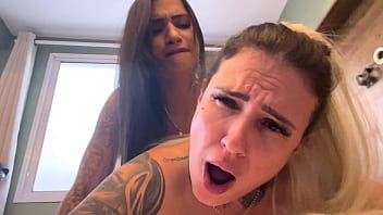 Nossa aquela foda gostosa com a quentura da buceta bem gostosa buceta com buceta chupando um cu bem molhado prontos pra gozar muito nessa suruba o pinto latejando