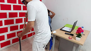 Feminis adalah bos yang jahat dan itulah mengapa karyawan memberinya apa yang pantas diterimanya Feminis adalah bos yang jahat dan itulah mengapa karyawan memberinya apa yang pantas diterimanya