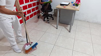 Feminis adalah bos yang jahat dan itulah mengapa karyawan memberinya apa yang pantas diterimanya Feminis adalah bos yang jahat dan itulah mengapa karyawan memberinya apa yang pantas diterimanya