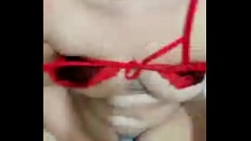 Arrechita se masturba viendo mi verga