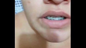 Arrechita se masturba viendo mi verga