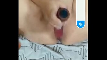 Arrechita se masturba viendo mi verga