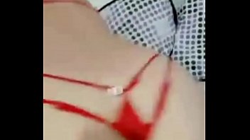 Arrechita se masturba viendo mi verga