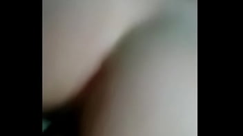 Morena rabuda levando pica