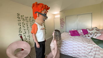 I pound della cate’s shaved slit in doggystyle for a creampie ending