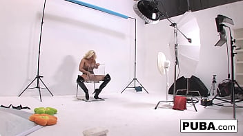 Hot babe rubs her tight pusy