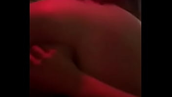 Pelirroja le encantan montar