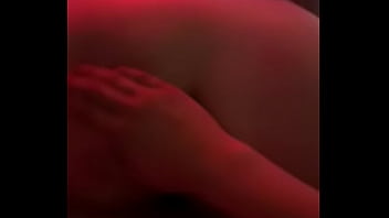 Pelirroja le encantan montar