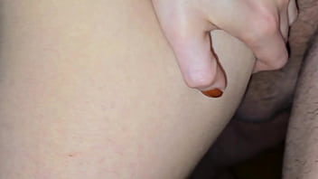 Fodi a nerdzinha gostosa em meio a natureza a safada adora chupar um pau