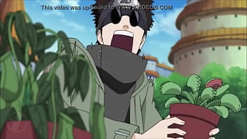 Hinata desnuda por la calle