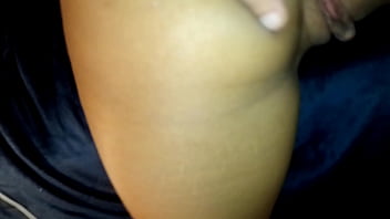 Fudendo com a casada enquanto ela faz chamada com o corninho