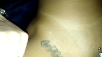 Fudendo com a casada enquanto ela faz chamada com o corninho