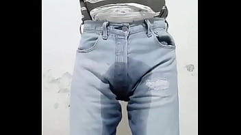 Me orino en los pantalones con mis pañales de tela y de paso tre deliciosos orgasmos