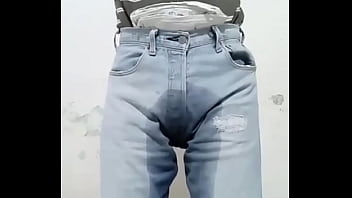 Me orino en los pantalones con mis pañales de tela y de paso tre deliciosos orgasmos