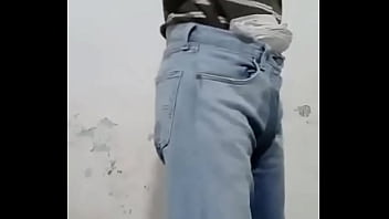 Me orino en los pantalones con mis pañales de tela y de paso tre deliciosos orgasmos