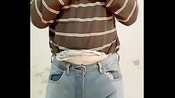 Me orino en los pantalones con mis pañales de tela y de paso tre deliciosos orgasmos