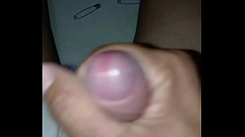 Me orino en los pantalones con mis pañales de tela y de paso tre deliciosos orgasmos