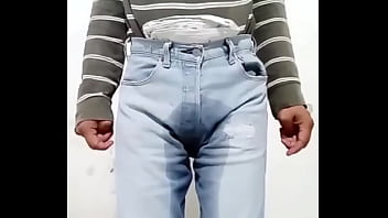 Me orino en los pantalones con mis pañales de tela y de paso tre deliciosos orgasmos