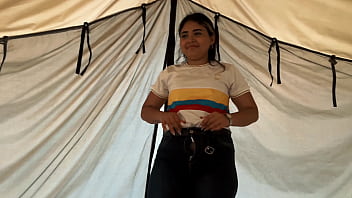 Me dejo follar por un desconocido en una cabaña frente al mar