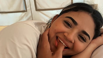 Me dejo follar por un desconocido en una cabaña frente al mar