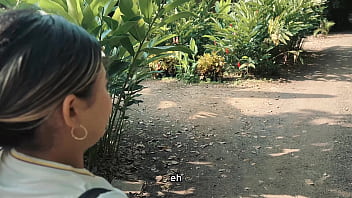 Me dejo follar por un desconocido en una cabaña frente al mar