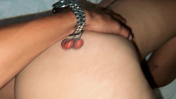 Me dejo follar por un desconocido en una cabaña frente al mar