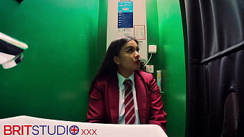 Student sucks dick at the gloryhole