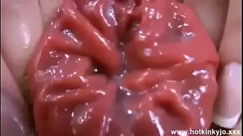 Chica caliente se mete un dildo gigante