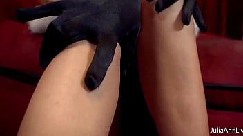 Julia ann fucked herself just to give a taste to her glass dildo