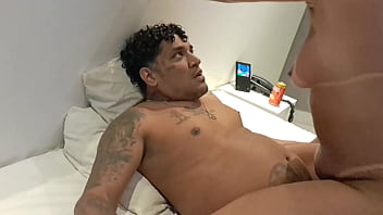 Sexo amador real com 45 minutos de muito sexo em lugares públicos e hotéis