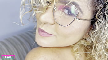 Novinha batendo siririca barbara sol