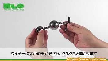 キラリと光るビジューでお尻をデコレーション。メタル感もクセになるぅ～