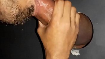 Mamando No Glory Hole thumbnail