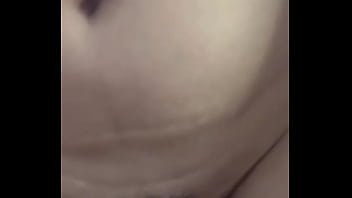 O macho que meu marido trouxe me fez gozar montando na rola dele