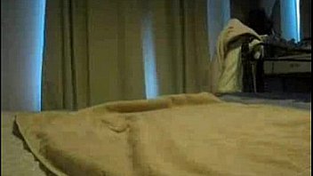 Patricia batendo siririca na casa da colega dela