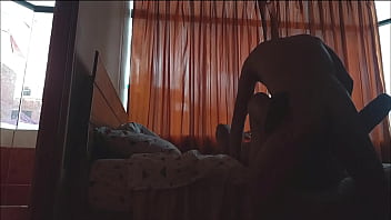 Me acuesto con amigo casto de mi esposo que se vacea toda su leche dentro de mi vagina