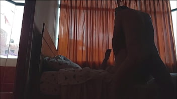 Me acuesto con amigo casto de mi esposo que se vacea toda su leche dentro de mi vagina