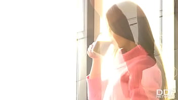 Shaved beauty flips her clit to orgasm