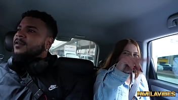 Ruivinha maravilhosa dando gostoso para dois na beira da piscina cintia lara erick frei felipe costa fv