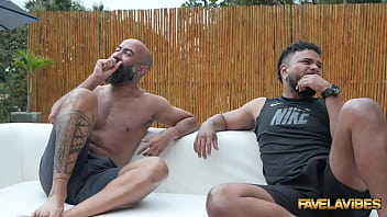 Ruivinha maravilhosa dando gostoso para dois na beira da piscina cintia lara erick frei felipe costa fv