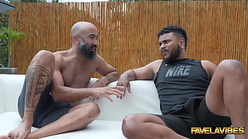 Ruivinha maravilhosa dando gostoso para dois na beira da piscina cintia lara erick frei felipe costa fv